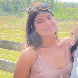 Meet your Posher, Stefani